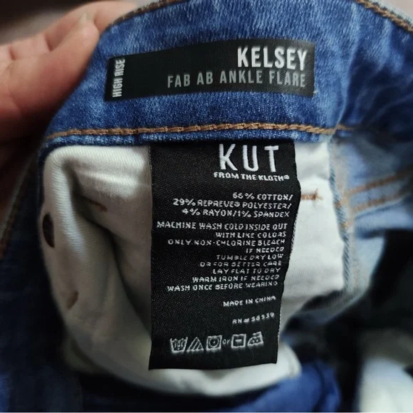 Kut from the Kloth Kelsey High Rise Ankle Flare Jeans 8 Two Tone Blue Ripped Hem - Picture 7 of 12